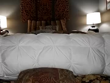 honeyhive_4u's chat room