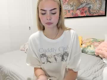 ariah_is_blonde's chat room