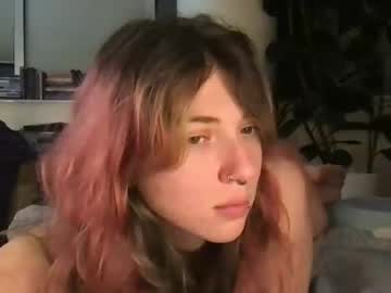 yiddikitti's chat room