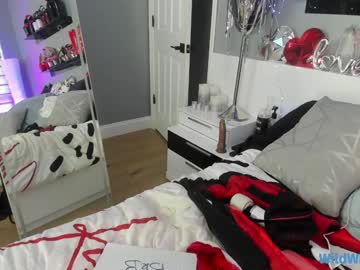 wildwifebarbie's chat room