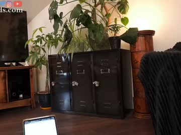 serareads's chat room