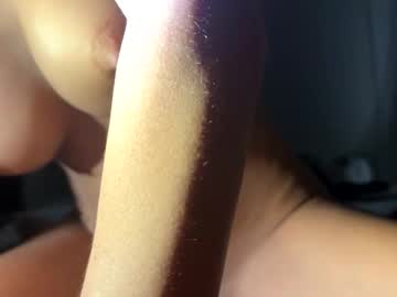 hoochie2sum's chat room