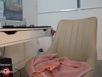 ashley_benson1's chat room