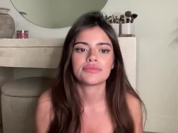 poutyselena's chat room