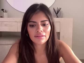 poutyselena's chat room