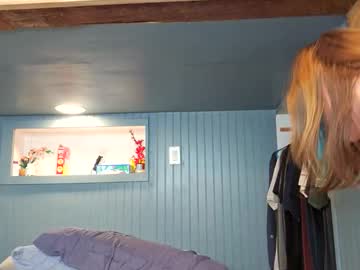 shy_college_girl's chat room