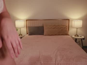 honeysgotbuns's chat room