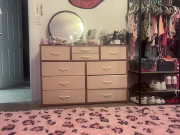 kylie_star30's chat room