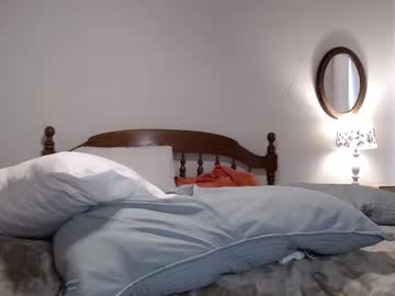 ellalowe's chat room