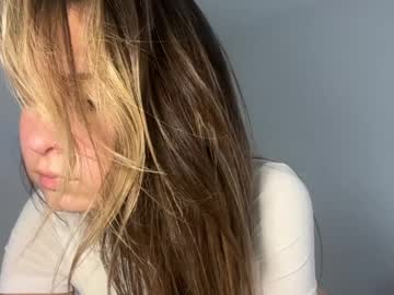 elenahere4u's chat room