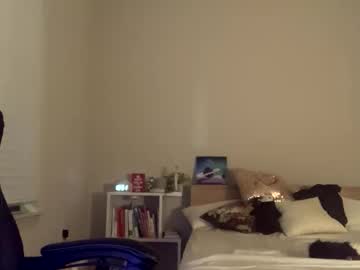 laineylifts's chat room