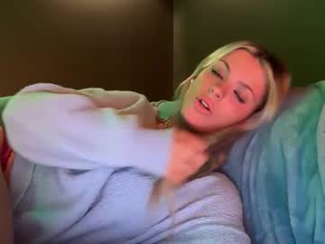 ella_hill's chat room