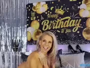 wildwifebarbie's chat room