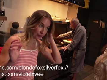 blondefoxsilverfox's chat room