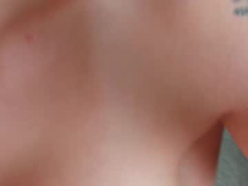 kyliebkillinit's chat room