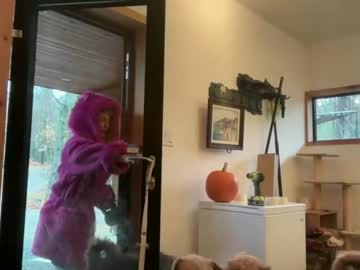 peacheekitty's chat room