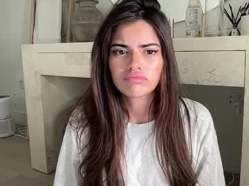 poutyselena's chat room