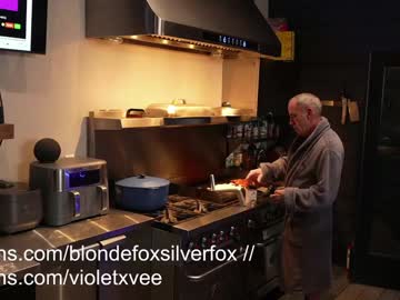 blondefoxsilverfox's chat room