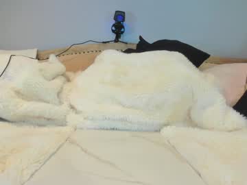 eatmygingersnapps's chat room