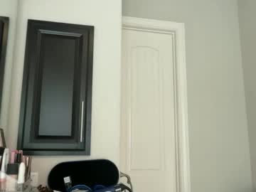 leanneluxecouple's chat room