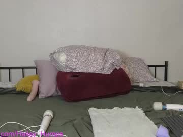 hailey_humps's chat room