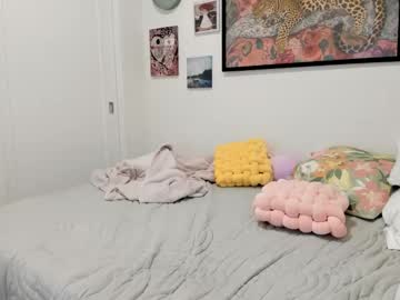 ariah_is_blonde's chat room