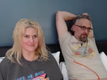 hotcancpl's chat room