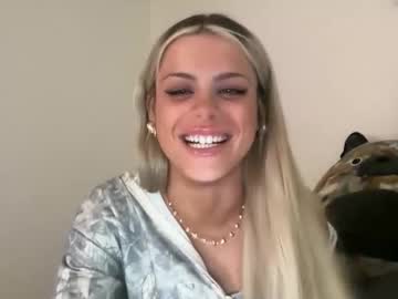 ella_hill's chat room