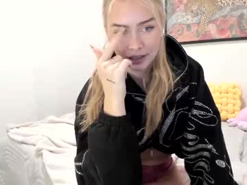 ariah_is_blonde's chat room