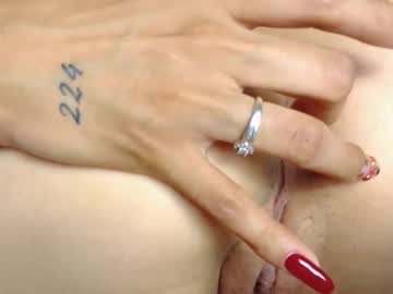 petitestrawberry18's chat room