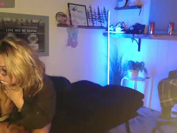 nipple_queenxoxo's chat room