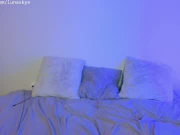 xlunaskye's chat room