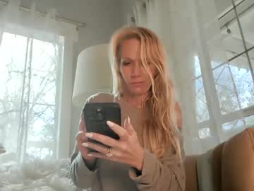 adventurouscpl2469's chat room