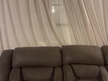 luvtheattention's chat room