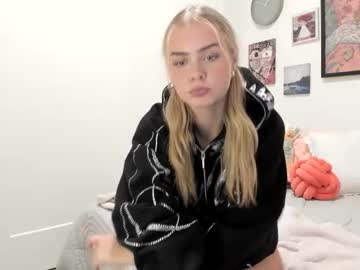 ariah_is_blonde's chat room