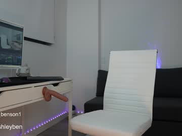 ashley_benson1's chat room