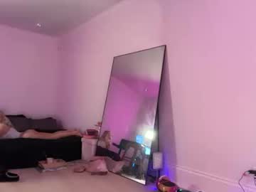 lunarose17's chat room