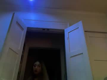 avalonnfoxx's chat room