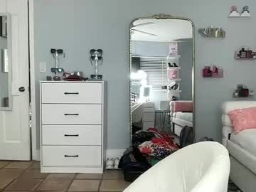 perfecttalldoll's chat room