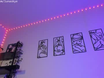 xlunaskye's chat room