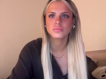 ella_hill's chat room