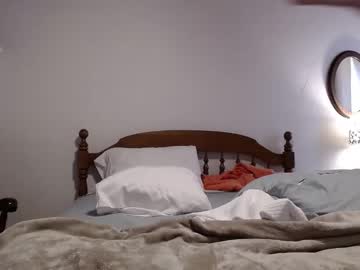 ellalowe's chat room