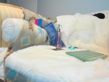 eatmygingersnapps's chat room