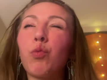 abbienextdoor's chat room