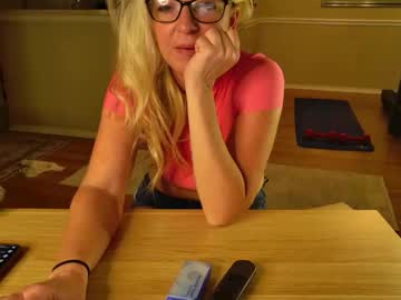 summerishotter's chat room