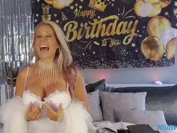 wildwifebarbie's chat room