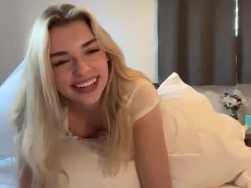 ellalowe's chat room