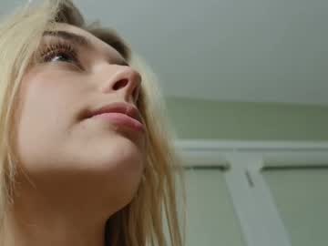 ellalowe's chat room