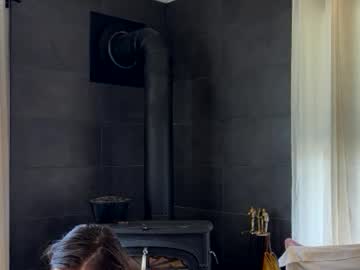 mommamia12's chat room