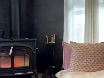 mommamia12's chat room